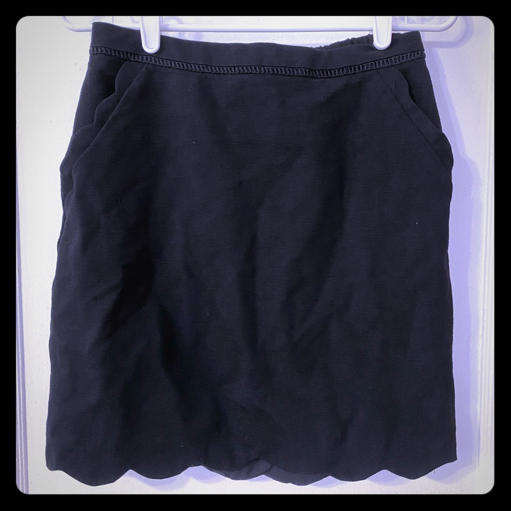 Black scallop skirt with pockets